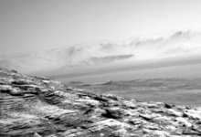 好奇心号刚刚传回了其对火星孤独观的荒诞图像