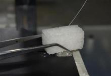 科学家利用微波能量开发用于骨植入物的纳米复合材料