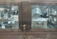 美国宇航局在阿耳emi弥斯任务前打开密封的阿波罗样品