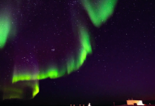 挪威的斯瓦尔巴特群岛上空跳舞的极光是地球上最美丽的天空