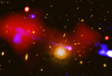 黑洞培育了百万光年以外的婴儿恒星