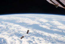 我们正在使用激光和烤面包机大小的卫星来更快地在太空中传播信息
