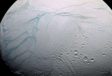 土星的冰冷月亮土卫二因其地下海洋而倍受科学家的关注
