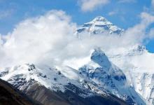 珠穆朗玛峰上全球最高的气象站已经发现了奇怪的太阳效应