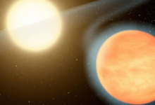 科学家称WASP-12b行星正处在死亡漩涡中