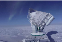 南极望远镜上的相机可测量整个南方天空中宇宙微波背景光偏振态的微小波动