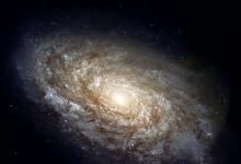 天体物理学家发现巨大的黑洞在矮星系周围徘徊