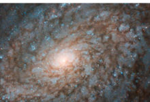 哈勃太空望远镜拍摄的照片显示了NGC 4237星系