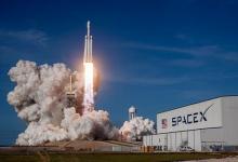 美国宇航局选择SpaceX向月球通道运送货物