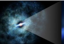 ALMA使用宇宙透镜捕获遥远类星体中受干扰的气云