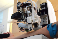 机器人使用AI和成像技术抽血