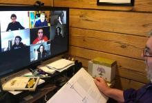 WCU的学生和教职员工通过Zoom展示威廉莎士比亚的爱情之工