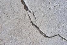 天然流体注入引发卡韦拉地震群