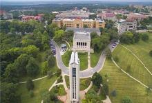 堪萨斯大学的7500多名本科生在2020年春季学期获登上了荣誉榜