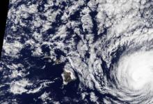 美国宇航局看到道格拉斯飓风袭击夏威夷