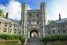 普林斯顿大学推翻了将大学生带回校园的决定