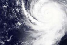 美国宇航局注视海神台风10英里宽