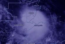 NASA-NOAA卫星捕获了纳娜飓风 使其在夜幕下降落
