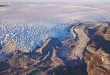 格陵兰岛的冰流失史比任何一个世纪都快