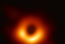 梅西埃87的超大质量黑洞阴影在摇摆