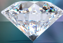 钻石一直以来都是最坚硬的全天然材料，也是出色的导热体和电绝缘体