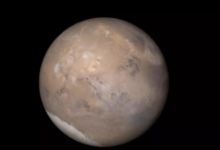 越来越多的证据表明火星冰川下有湖泊