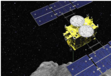 日本运载小行星土壤样品的航天器接近家园