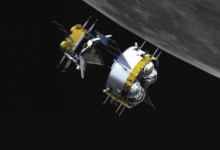 带月球岩石的中国太空舱开始返回地球