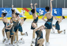 北京市第四届中小学生花样滑冰队列滑比赛在昌平世纪星冰场举行
