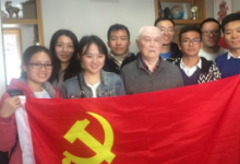 肖老师为同学们讲述了自己50多年的工作经历和宝贵经验