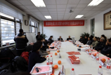 北京大学燕园印社为全校师生写春联送福字活动举行