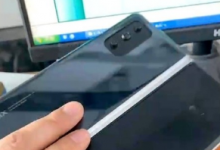 网友发布了一张疑似小米折叠屏手机的图片