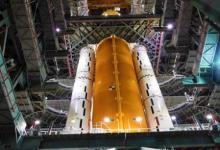 宇航局分享了巨大的SLS火箭及其阿尔忒弥斯1号乘客的惊人照片