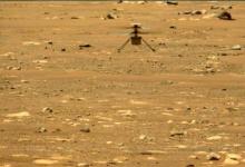 随着Ingenuity展开翅膀观看宇航局的火星直升机再次飞行
