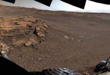 好奇号的新青色山脊全景图展示了尘土飞扬的火星景观