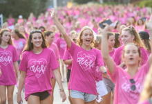 密西西比大学泛正在为第19届年度 CARE Walk 做准备