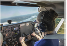 北德克萨斯州第一个为期四年的航空物流计划庆祝毕业生准备工作10周年