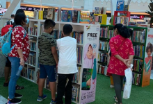 书店通过向学生提供免费书籍来帮助父母