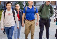 在普林斯顿大学艺术博物馆建设中教授艺术史